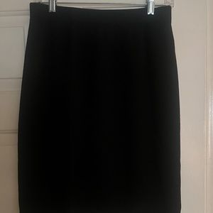 ST JOHN BASICS KNIT BLACK SKIRT SIZE 10